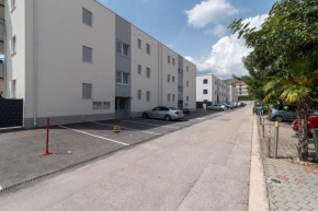 Apartments with a parking space Trogir - 23453